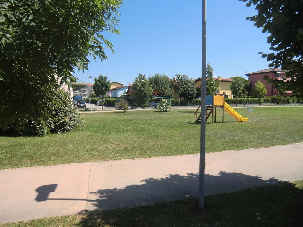 Residence Villaggio Dei Fiori Con Piscina E Posto Spiaggia Incluso Caorle Pokój zdjęcie