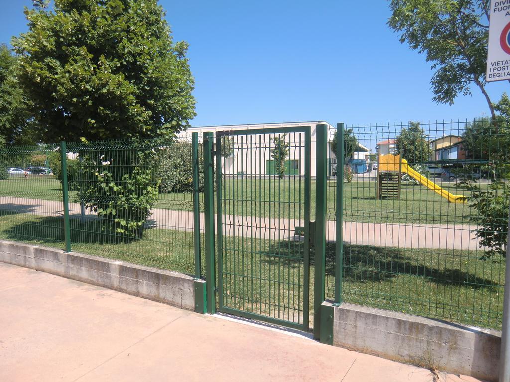 Residence Villaggio Dei Fiori Con Piscina E Posto Spiaggia Incluso Caorle Pokój zdjęcie