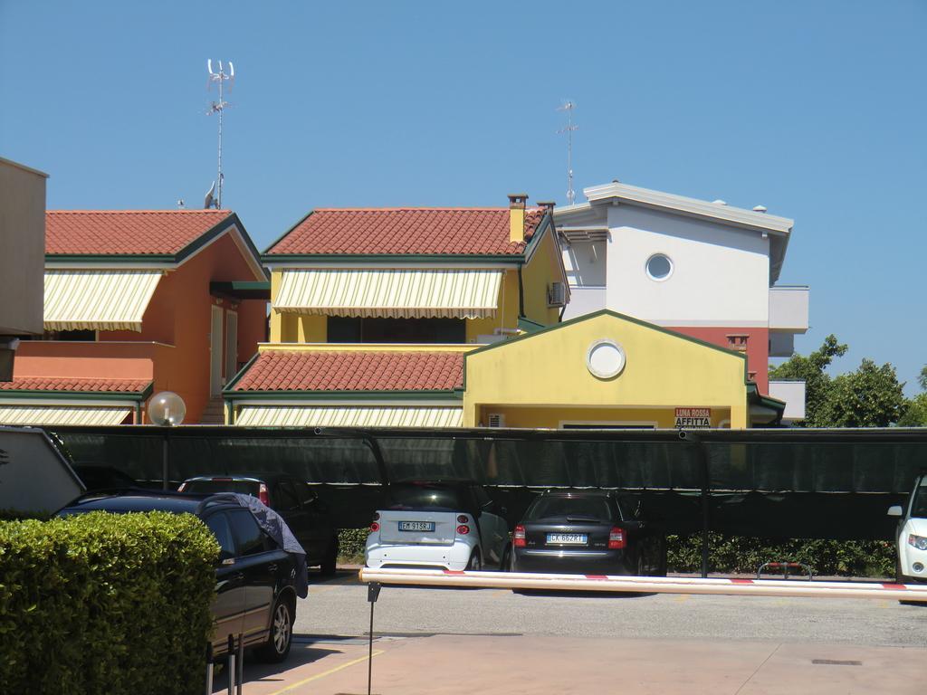 Residence Villaggio Dei Fiori Con Piscina E Posto Spiaggia Incluso Caorle Pokój zdjęcie