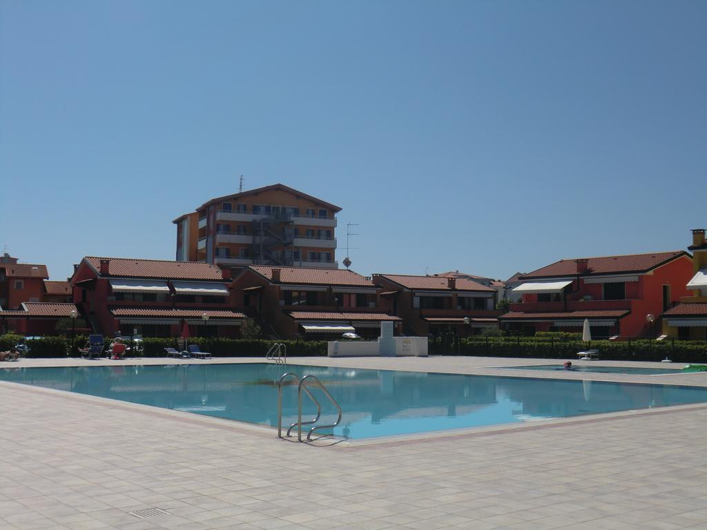 Residence Villaggio Dei Fiori Con Piscina E Posto Spiaggia Incluso Caorle Pokój zdjęcie