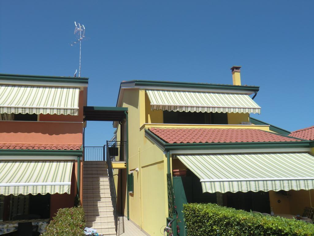 Residence Villaggio Dei Fiori Con Piscina E Posto Spiaggia Incluso Caorle Pokój zdjęcie