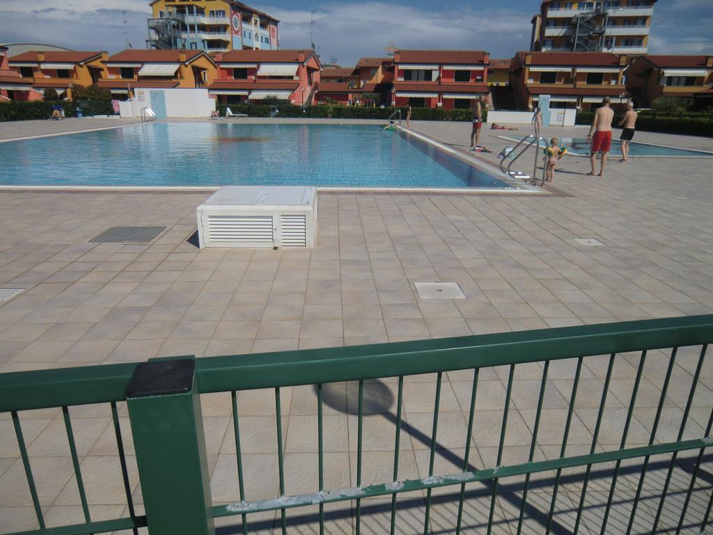 Residence Villaggio Dei Fiori Con Piscina E Posto Spiaggia Incluso Caorle Pokój zdjęcie
