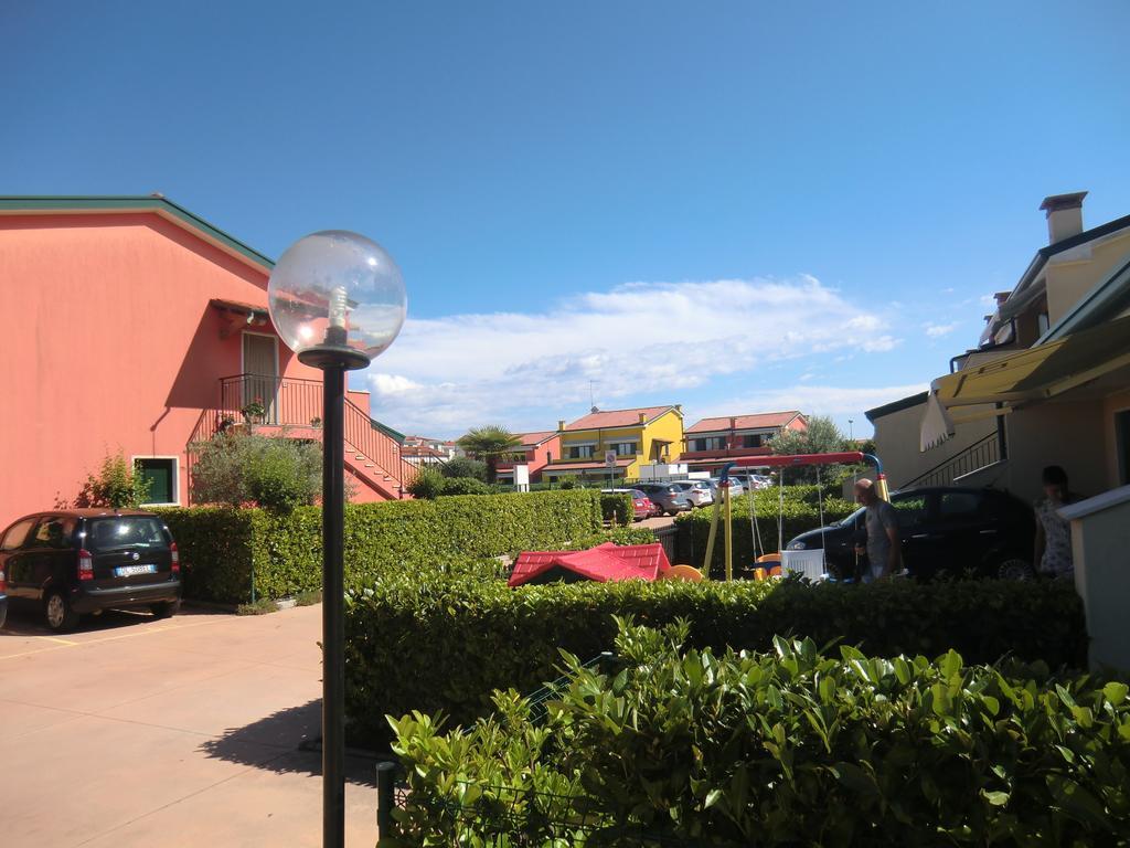 Residence Villaggio Dei Fiori Con Piscina E Posto Spiaggia Incluso Caorle Pokój zdjęcie