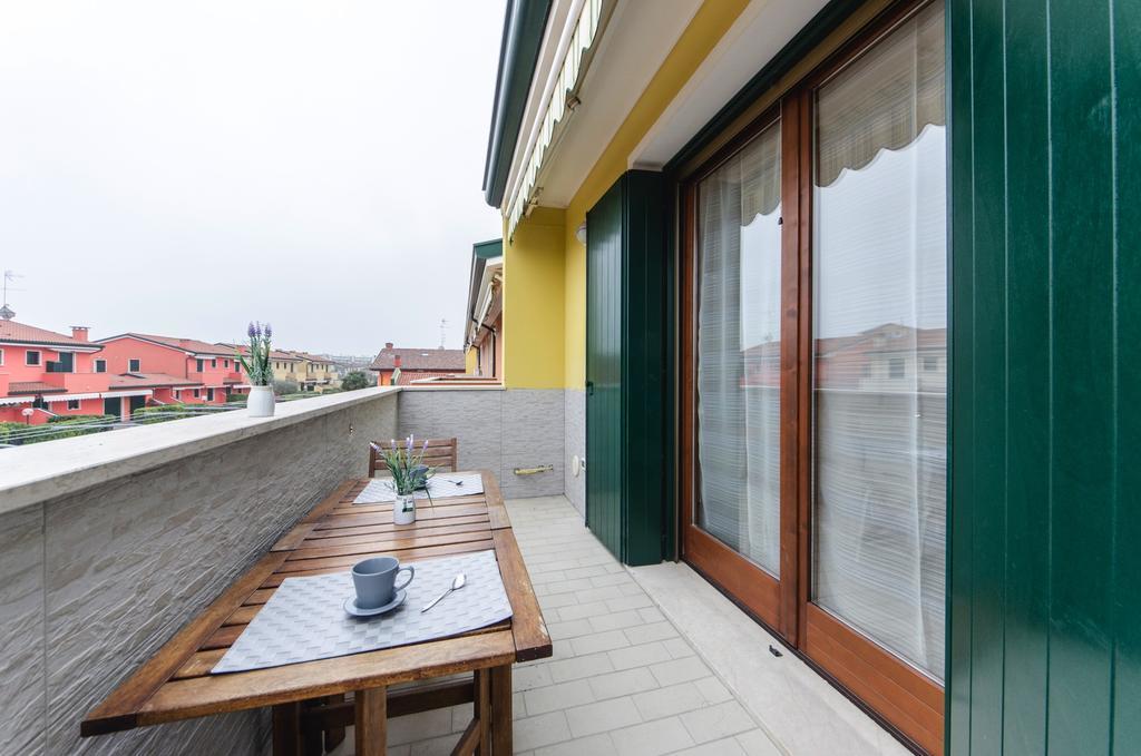 Residence Villaggio Dei Fiori Con Piscina E Posto Spiaggia Incluso Caorle Zewnętrze zdjęcie
