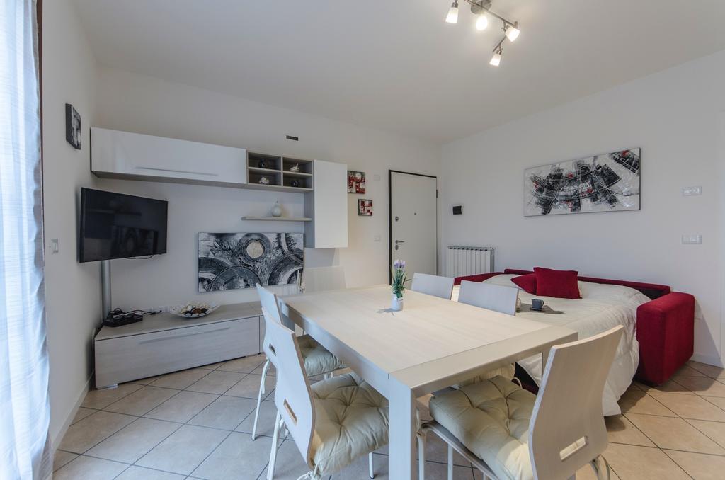 Residence Villaggio Dei Fiori Con Piscina E Posto Spiaggia Incluso Caorle Pokój zdjęcie