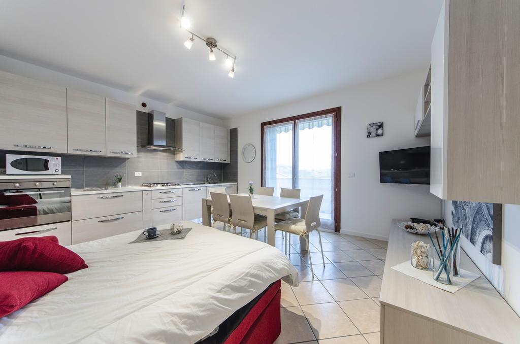 Residence Villaggio Dei Fiori Con Piscina E Posto Spiaggia Incluso Caorle Pokój zdjęcie