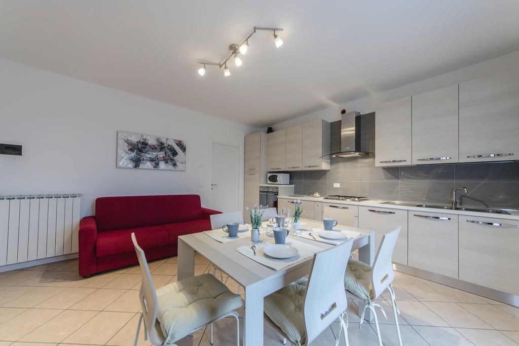 Residence Villaggio Dei Fiori Con Piscina E Posto Spiaggia Incluso Caorle Zewnętrze zdjęcie