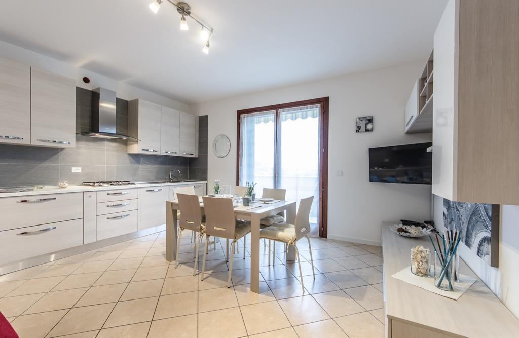 Residence Villaggio Dei Fiori Con Piscina E Posto Spiaggia Incluso Caorle Pokój zdjęcie