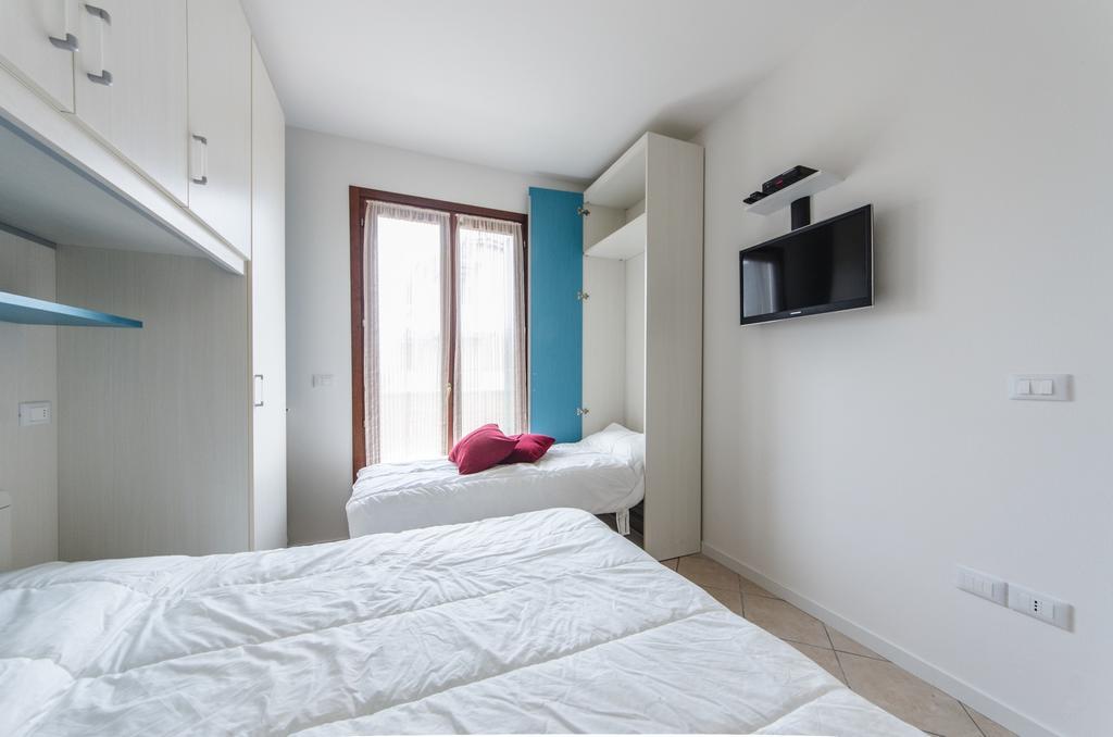 Residence Villaggio Dei Fiori Con Piscina E Posto Spiaggia Incluso Caorle Pokój zdjęcie